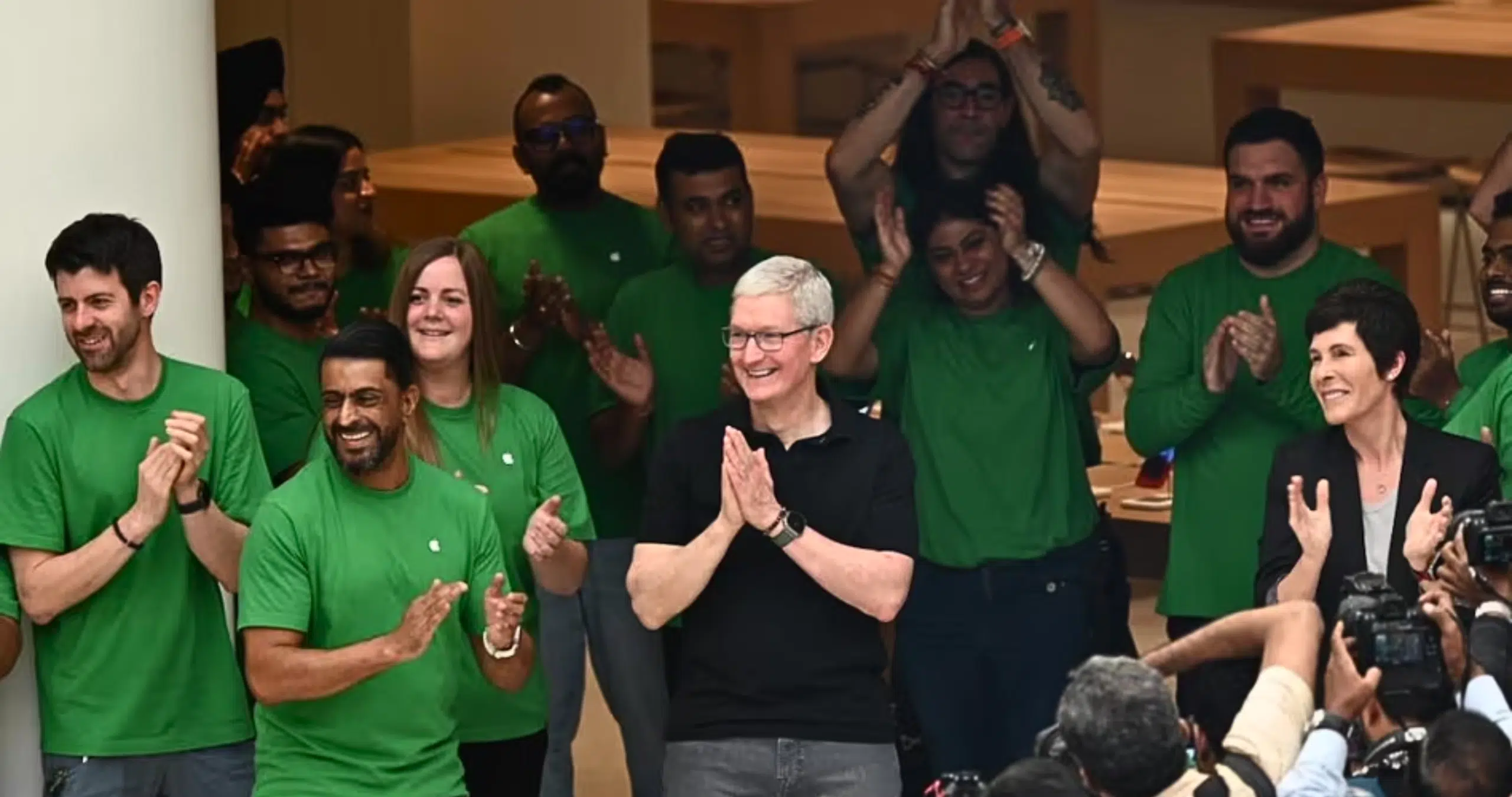 Apple Saket Officially opened for customers