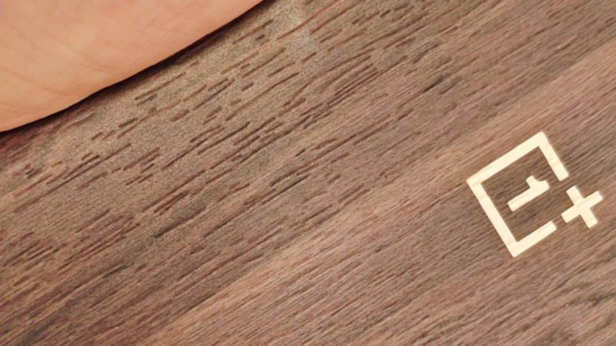 OnePlus 12 wood texture back design leaked